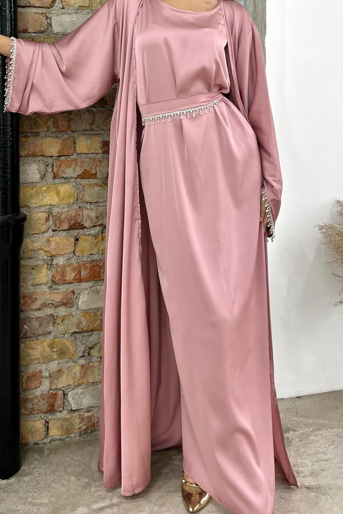 Luna 2PCS Crystal Beads Sleeves Satin Abaya Set with Crystal Chain- Pink - Meliza